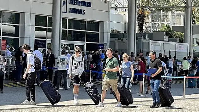 Turizm merkezlerindeki havalimanlarında 64 milyondan fazla yolcu ağırlandı