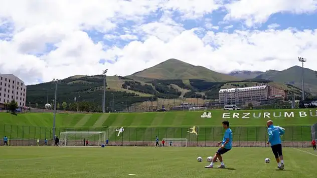 Palandöken, futbol takımlarının gözde kamp merkezi oldu