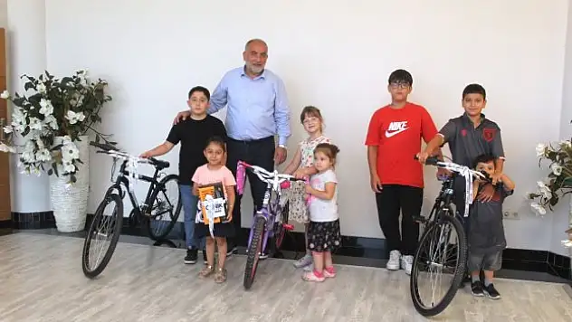 Canik, 'Uzay Keşif Günü'nde hediye dağıtacak