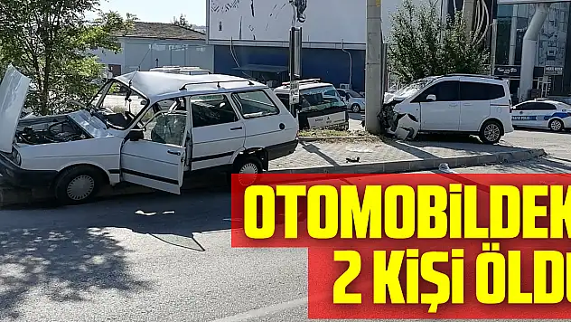 Samsun'da hafif ticari araçla çarpışan otomobildeki 2 kişi öldü
