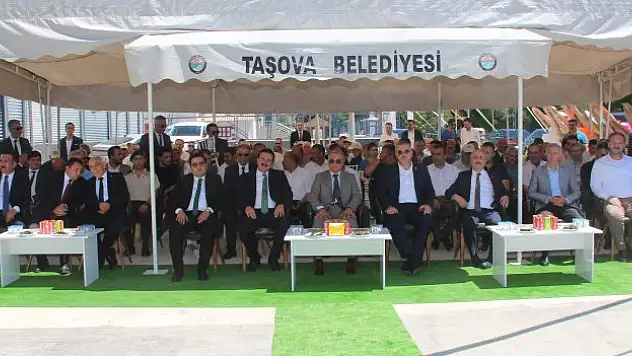 Taşova Tarım Kredi Kooperatifi hizmet binası ve marketi törenle hizmete girdi.