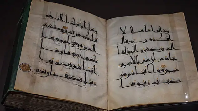 Topkapı Sarayı depolarından günyüzüne çıkartılan 300 Hüsn-i Hat eseri sergileniyor