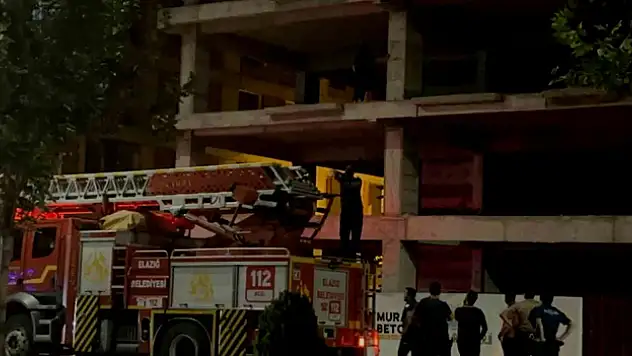 İntihara kalkışan kızı itfaiye amiri kurtardı, o anlar kamerada