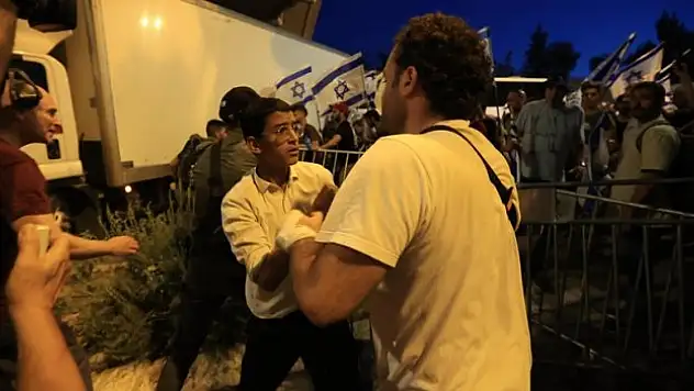 İsrail'in güneyinde yargı düzenlemesi karşıtı ve destekçisi gruplar karşılaşınca havaya ateş açıldı