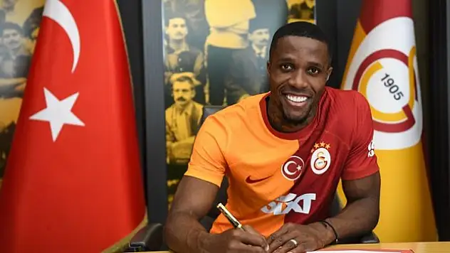 Galatasaray, Fildişi Sahilli futbolcu Wilfried Zaha ile 3 yıllık anlaşmaya vardı