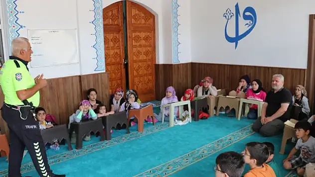 Havza'da yaz Kur'an kursuna katılan çocuklara trafik eğitimi veriliyor