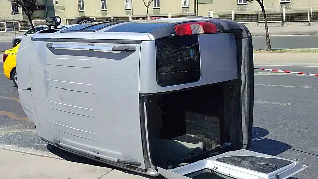 Kaza yapan aracı görüntülemeye çalışan kadın İHA muhabirini, tehdit etti