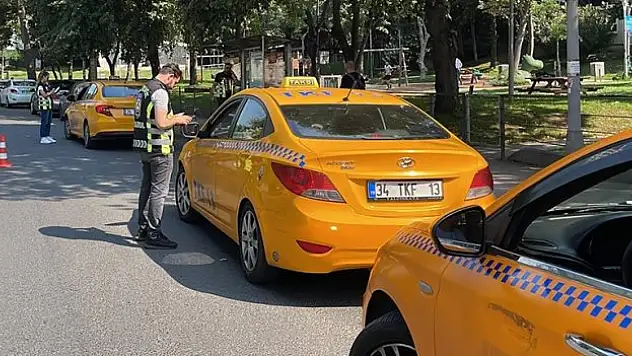 Uzmanlar İstanbul'daki taksi sorununa ilişkin çözüm önerilerini anlattı