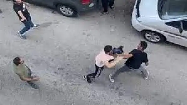 'Yan baktın' meselesinde sokak ringe döndü, yumruklar havada uçuştu