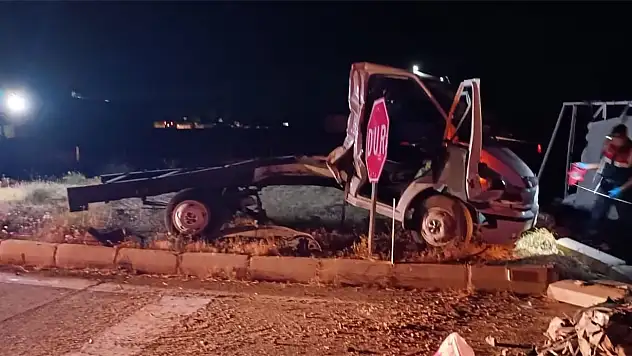 Kırşehir'de feci kaza: 2 ölü, 3 yaralı