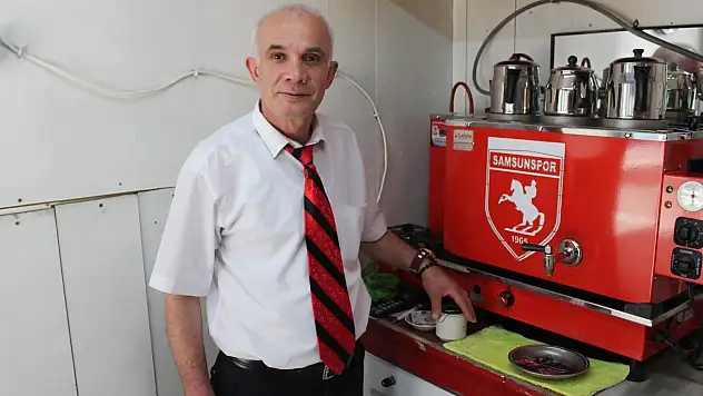 20 yıldır kravatı çıkarmadı