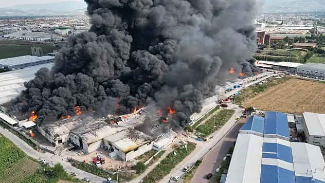 Geceyi aydınlatan yangın 8 saat sonra kontrol altına alındı