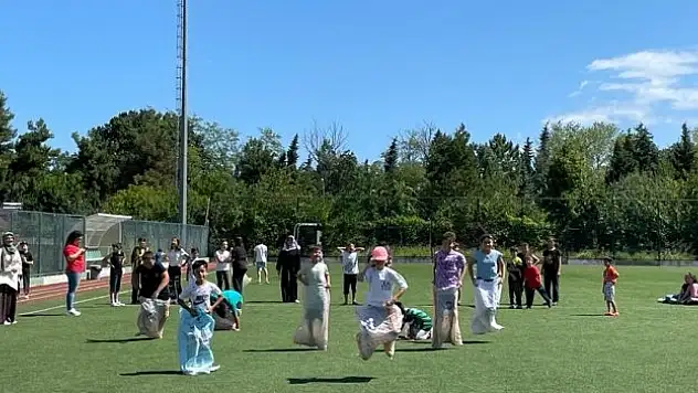 Alaçam Gençlik Merkezi'nde Kur'an kursuna katılanlar sportif etkinlikler yaptı