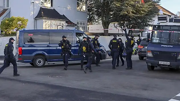 Danimarka'da Türk Büyükelçiliği önünde Kur'an-ı Kerim'e saldırı