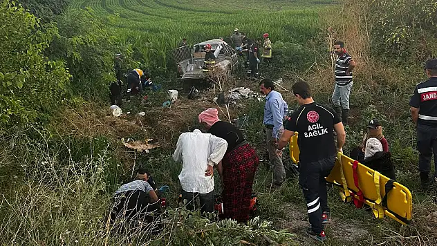 Karacabey'de feci kaza: 3 ölü, 11 yaralı
