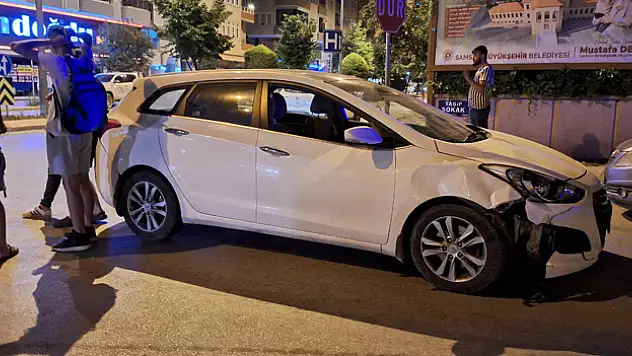Samsun'da otomobille çarpışan motosikletteki 2 kişi yaralandı