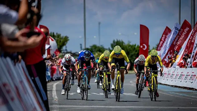 Uluslararası 100. Yıl Cumhuriyet Bisiklet Turu'nun 3. etabı sona erdi