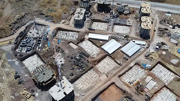 Elazığ'da 2 bin 936 deprem konutunun inşası sürüyor
