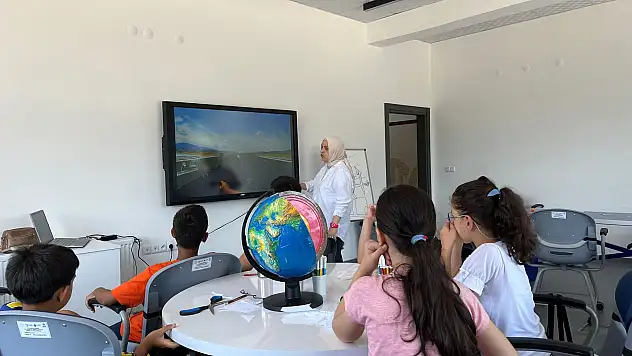 Çocukları keşfe çıkaran kampüs