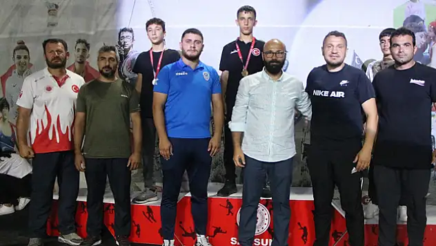 Canikli sporcular turnuvanın yıldızı oldu