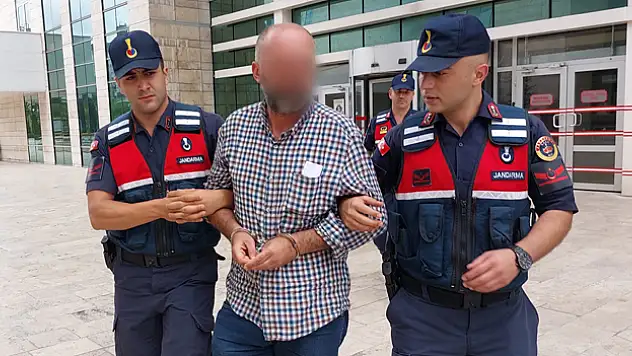 Tartıştığı şahsı boynundan bıçakladı