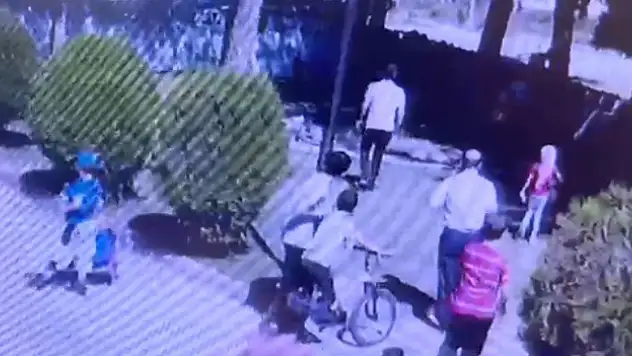 İmama saldırı görüntüleri kamerada