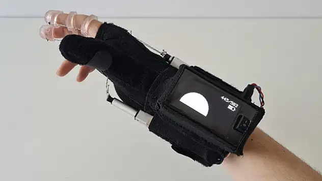 Uludağ Üniversitesinde kısmi felçli hastalar için 'mobil el dış iskeleti' geliştirildi