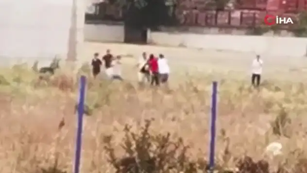 Tekme ve yumrukların havada uçuştuğu kavga kamerada