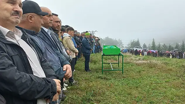Trafik kazasında hayatını kaybeden kadının cenazesi defnedildi