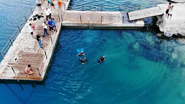 Van Gölü'nde Kayı tamgalı ve haç işaretli taşlar bulundu