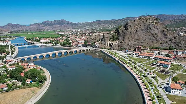 Yüzyıllardır ayakta kalan 272 basamaklı Kandiber Kalesi