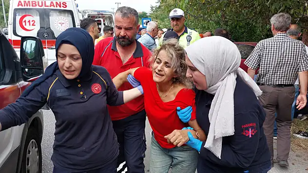 Kazada eşi ve kayınvalidesi ölen kadın sürücünün feryadı yürekleri dağladı