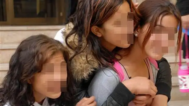 Evlerden hırsızlık yapmak isteyen 3 kız yakalandı