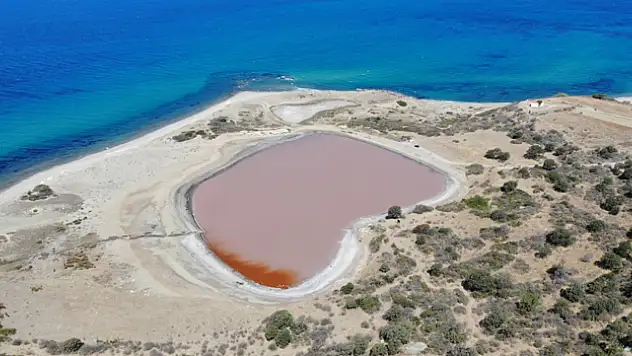 Çanakkale'de 2 bin yıllık antik liman, kalpli pembe göle dönüştü