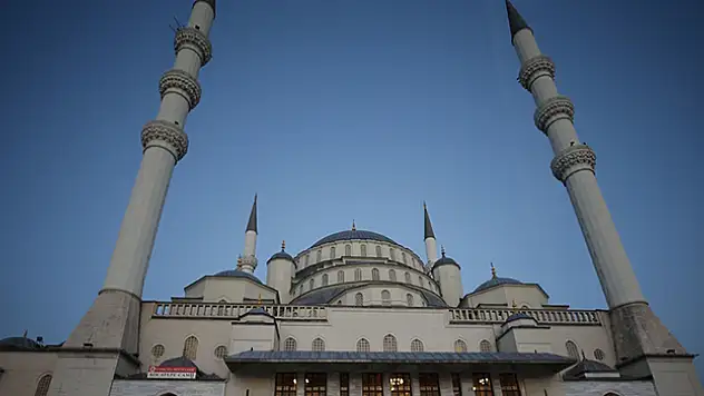 Kocatepe Camisi'nde çekim yapanlar hakkındaki soruşturmada 2 gözaltı