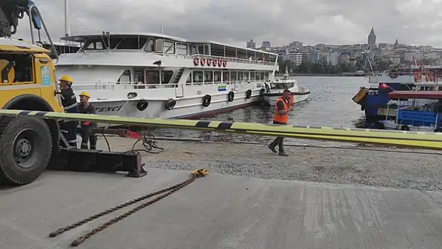 Eminönü'nde İETT otobüsü denize düştü