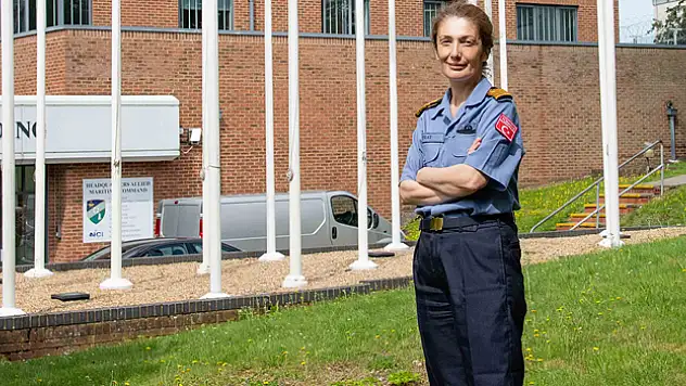 NATO'dan Türkiye'nin ilk kadın amirali olan Gökçen Fırat'a övgü