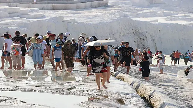 Pamukkale, seyahat yasaklarının kalktığı Çin'den ziyaretçi bekliyor