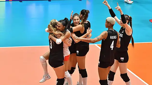 Filenin Sultanları, 2023 CEV Avrupa Şampiyonası'ndaki ikinci maçında Azerbaycan'ı 3-0 yendi