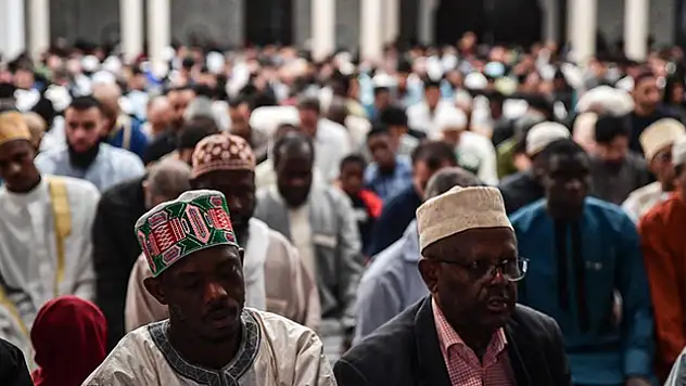 Fransa'daki Müslüman karşıtlığı sanata ve edebiyata da yansıyor