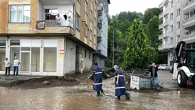Rize'de şiddetli yağış nedeniyle 8 ev tedbir amacıyla boşaltıldı