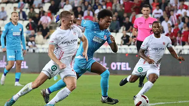 Trendyol Süper Lig: EY Sivasspor: 1 - Antalyaspor: 1 (İlk yarı)