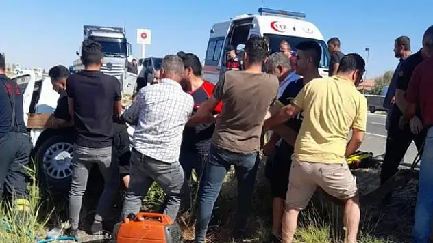 Aksaray'da otomobil şarampole yuvarlandı: 1 ölü, 4 yaralı