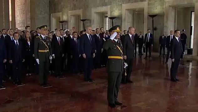 Cumhurbaşkanı Erdoğan başkanlığındaki devlet erkanı, Anıtkabir'i ziyaret etti