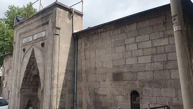 Sahibinden 'kurumsala kiralık' 591 yıllık medrese