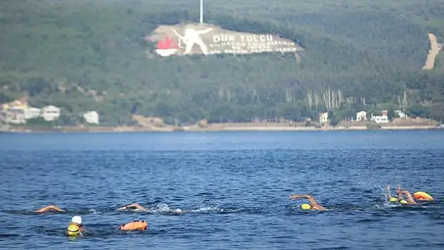 Çanakkale Boğazı'nı yüzerek geçmek için 17 ülkeden 1000'e yakın yüzücü kıyasıya yarıştı