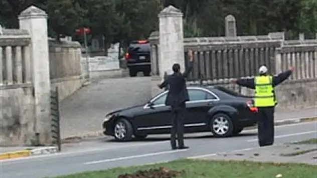 Başbakan annesinin mezarını ziyaret etti