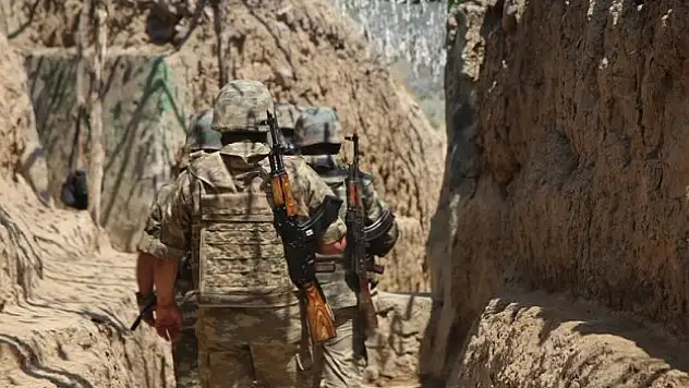 Ermenistan, sınırdaki Azerbaycan mevzilerine kamikaze İHA'larla saldırdı