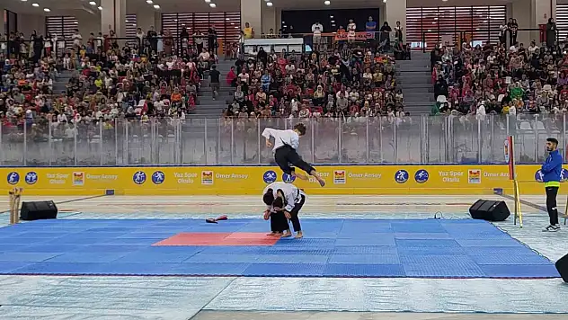 Bakan Bak: 'En büyük hedefimiz ve mücadelemiz bağımlılıkla, uyuşturucu ile mücadele'