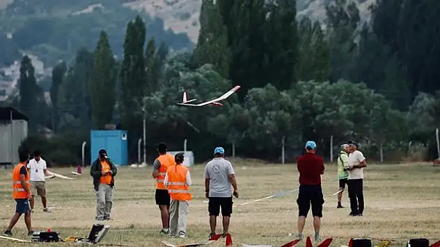 Eskişehir'de 'F3L Open International Cup 2 metre Planör Yarışması' yapıldı